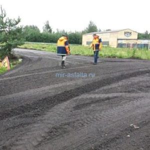 Укладка асфальтной крошки