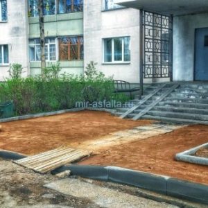 Укладка асфальта у подъездов и тротуарах